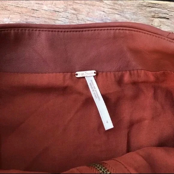 - Size 4 Free People Feelin Fresh Faux Leather Skirt - Picture 4 of 6